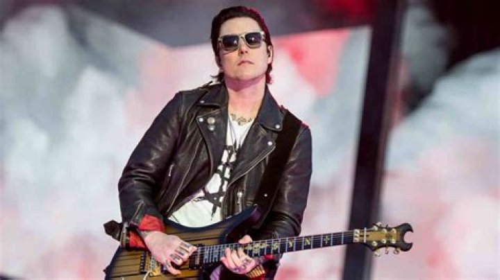Synyster Gates Net Worth, Income, Salary, Earnings, Biography, How much money make?