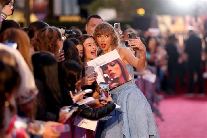 Taylor Swift surprises fan, attends her bridal shower (see pics) – India TV