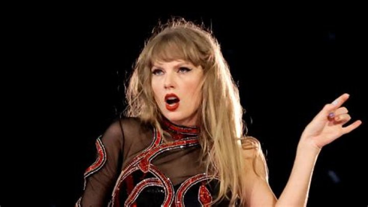 What is the Taylor Swift bracelet trend?