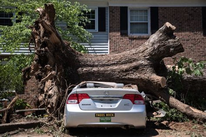 Texas Tornado Flips Over 18 Wheeler Truck, Several Cars in Incredible Video