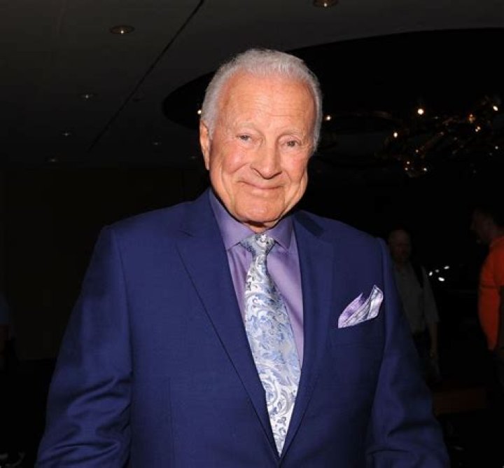 The Carol Burnett Show star Lyle Waggoner ‘dead at 84 after battling illness’ – The US Sun