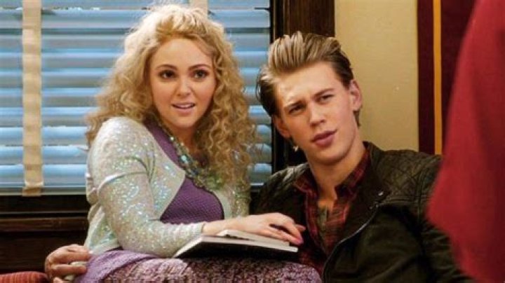 10 Years On, The Carrie Diaries Remains the Superior Sex and the City Spinoff