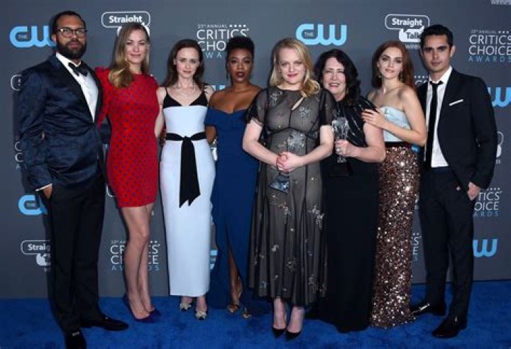 'The Handmaid's Tale' Cast’s Dating Histories: Photos