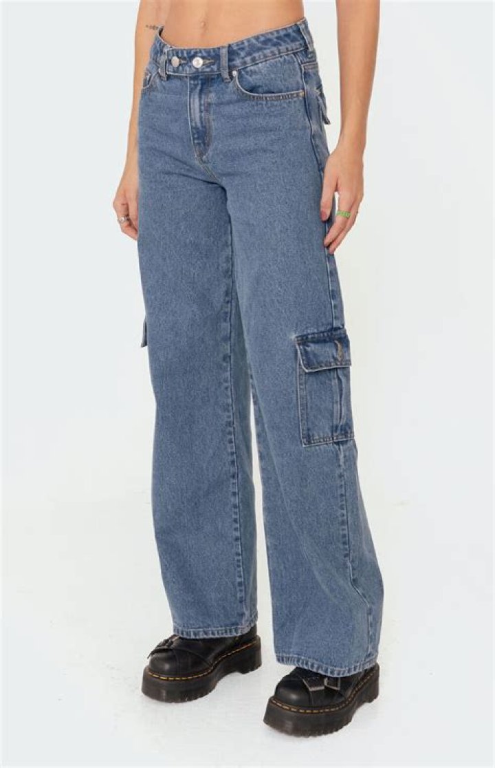 These Low Rise Cargo Jeans Are Straight out of Y2K