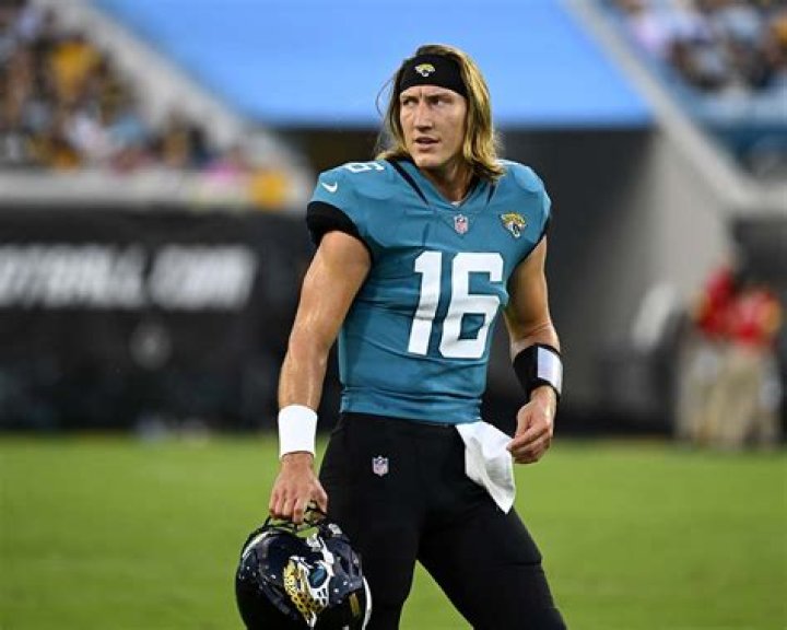 Tom Brady Announces Retirement Before 2023 NFL Season: Celebs React