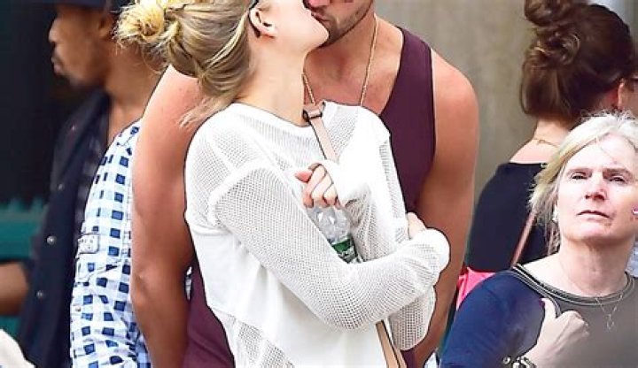 Toni Garrn Dating NBA Player Chandler Parsons: PDA Photos