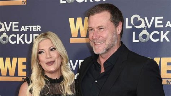 Tori Spelling, Dean McDermott Put 'Family First' in Holiday Pics