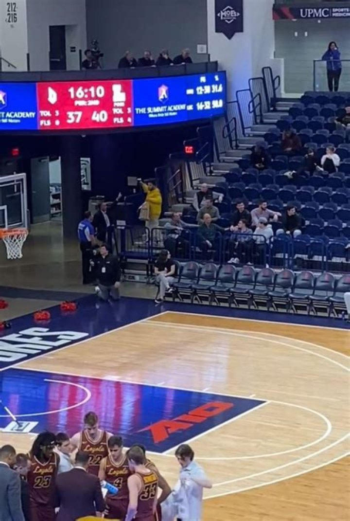 Uber Eats delivery driver with 'zero awareness' stops Duquesne-Loyola basketball game but fans laud his 'elite service'
