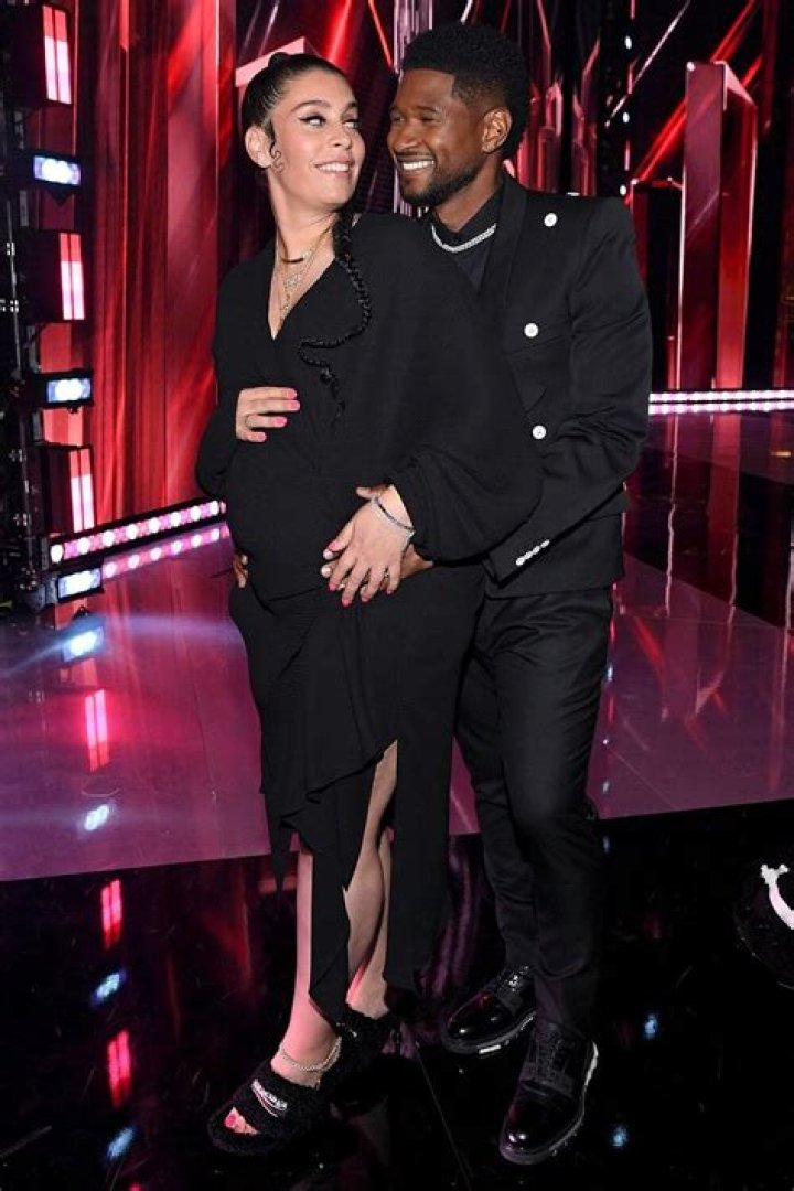 Usher’s Girlfriend Jenn Goicoechea Pregnant With 2nd Child, His 4th
