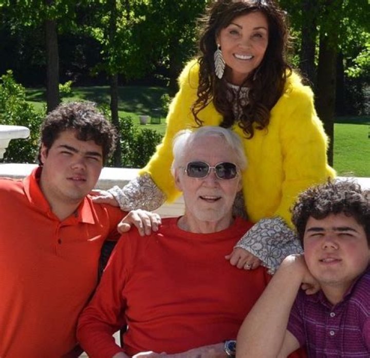 Unveiling The Life Of Wanda Miller: A Comprehensive Bio