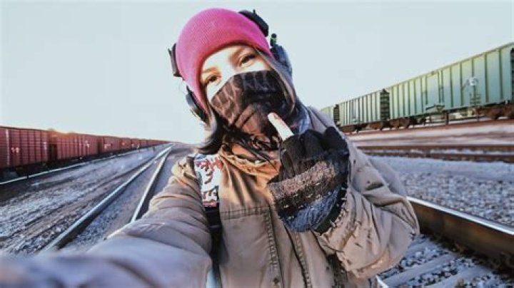 Watch: Rina paleknova no head no blur, What Rina Doing In The Video