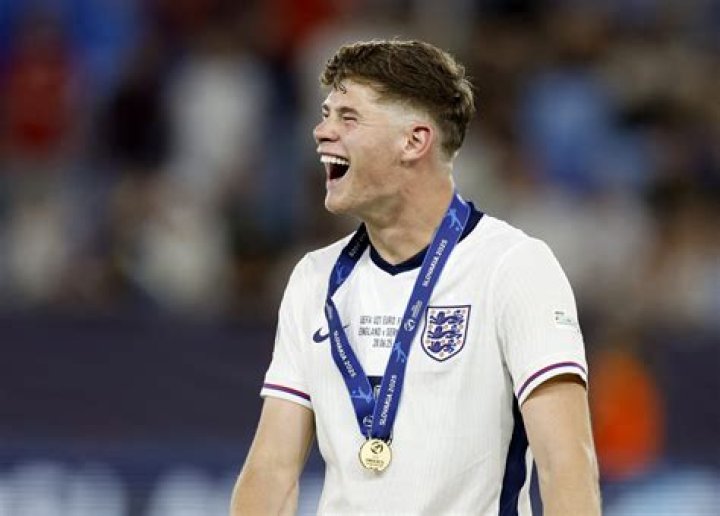 West Ham star Aaron Cresswell ‘terrified’ of catching coronavirus over concerns for five-week-old daughter – The US Sun