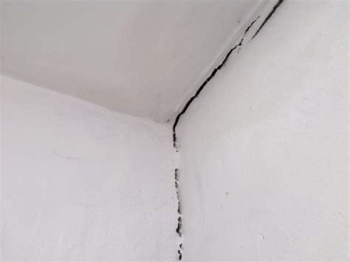 What Causes Cracks In Walls And Ceilings
