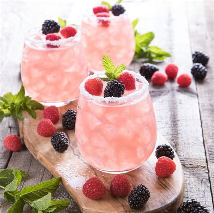 What Is The Best Drink For A Girl To Order At A Bar