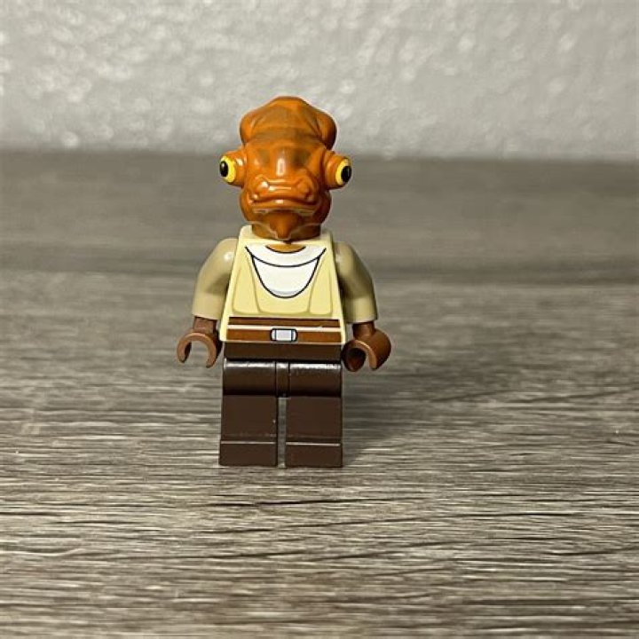 What Species Is Admiral Ackbar