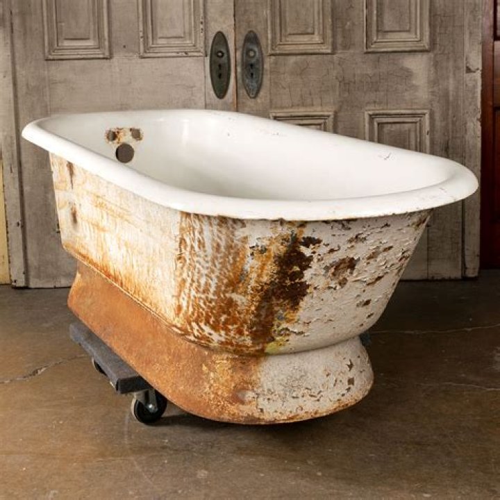 What were bathtubs made of in the 1950s?