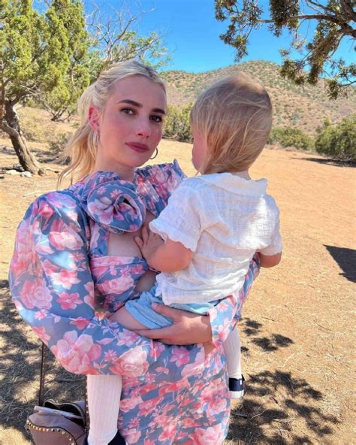 Who are Emma Roberts' parents?