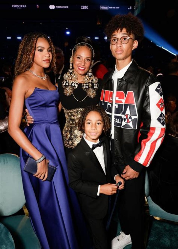 Who is Blu Cantrell Dating Now? Past Relationships, Current Relationship Status, Rumours, and Facts