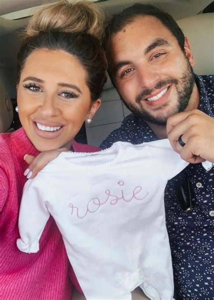 Who is Dede Raad Dating Now? A Look at Her Past Relationships, Current Relationship Status, and Rumours