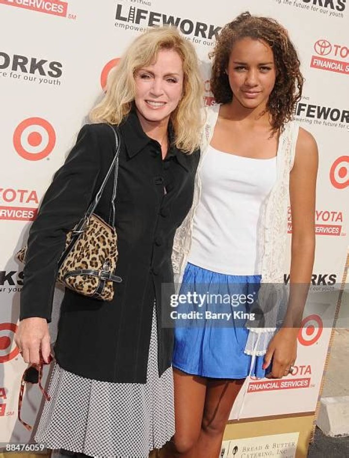 Who is Donna Mills' daughter Chloe Mills?