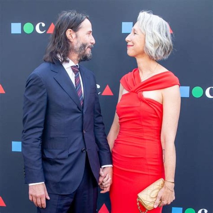 Who is Jessica Barth Dating Now?-Past Relationship, Current Relationship Status, Rumours, and Facts