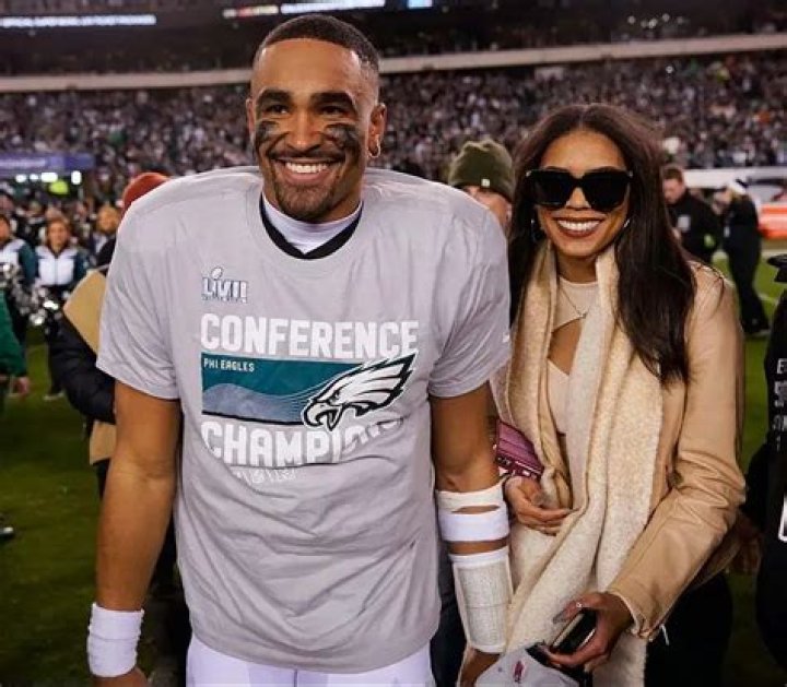 Who is Jalen Hurts dating?
