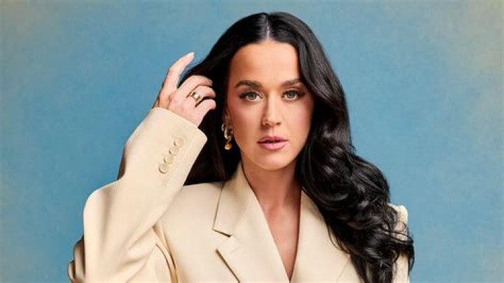 Whoa! Katy Perry Looks Unrecognizable Without Makeup