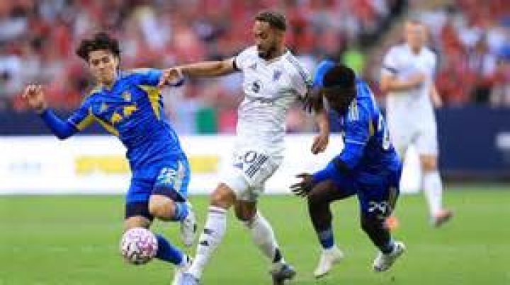 Why are Man Utd and Leeds football rivals and why is it considered a derby?