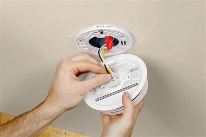 Will hardwired smoke detectors work without battery?