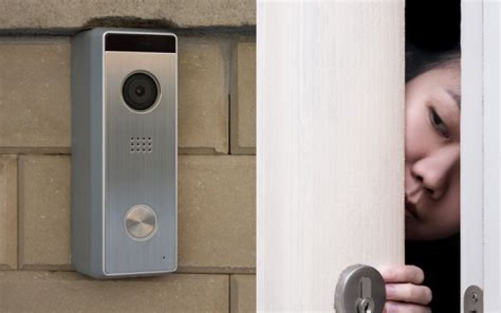 'I'm Crying'—Woman Discovers Who Has Been Ringing Doorbell Late at Night
