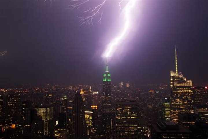 Lightning strikes the Empire State Building – India TV
