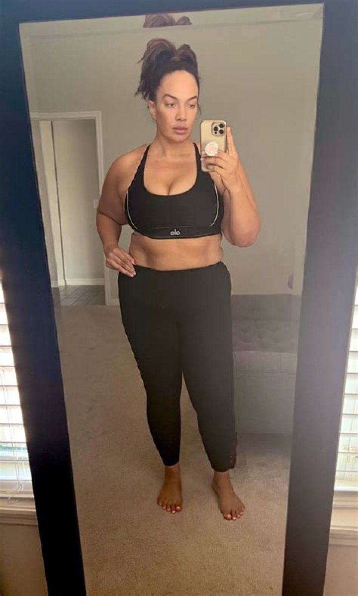 Ex-WWE champion Nia Jax leaves fans stunned as she shows off abs after incredible body transformation