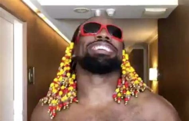 Xavier Woods Enjoys His New Hairstyle