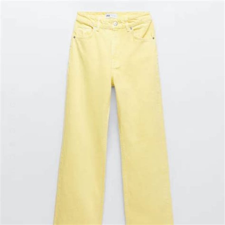 The Pink Zara Wide Leg Jeans Going Viral On TikTok