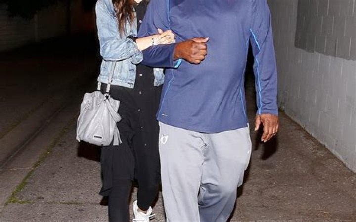 Zendaya Smiles on Walk With Dad After Giuliana Rancic Controversy: Pic